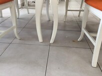 Le sol toujours souillé