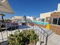 NICHT der Pool auf den Hotelfotos!!!