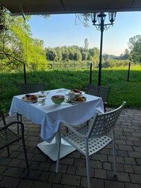 Morgenmad med udsigt til floden