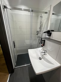 Nice working bathroom