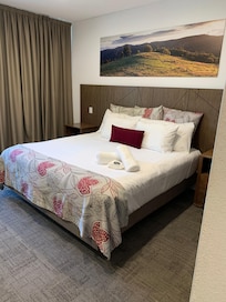 King size bed which was super comfy.