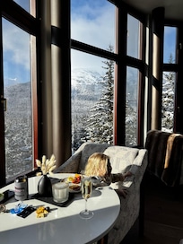 Diamond Club lounge - breakfast & coffee every morning, and apres snacks with wine and beer each afternoon with beautiful views and super friendly staff.