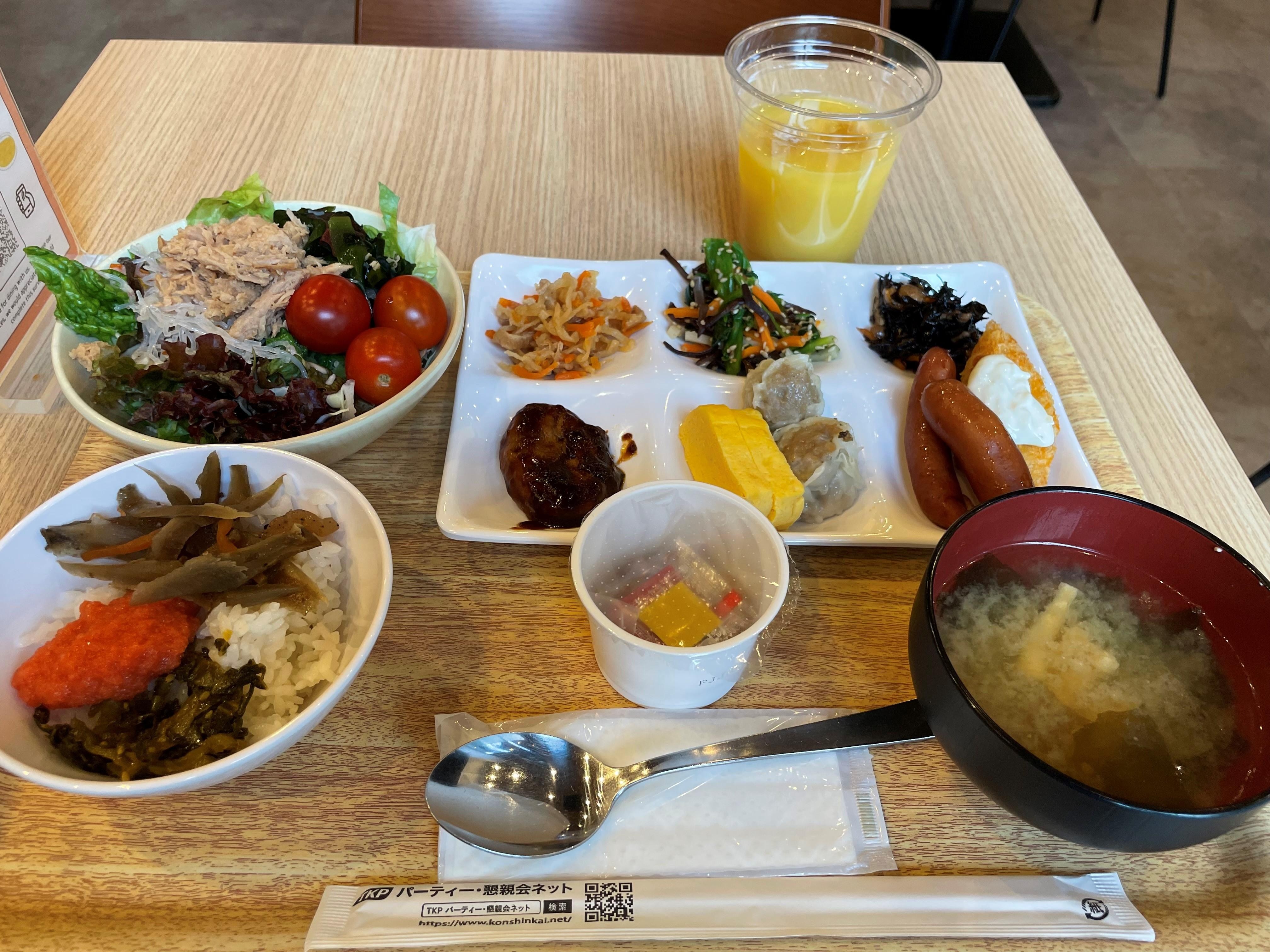 朝食です。盛り付けセンスないのはご容赦ください。