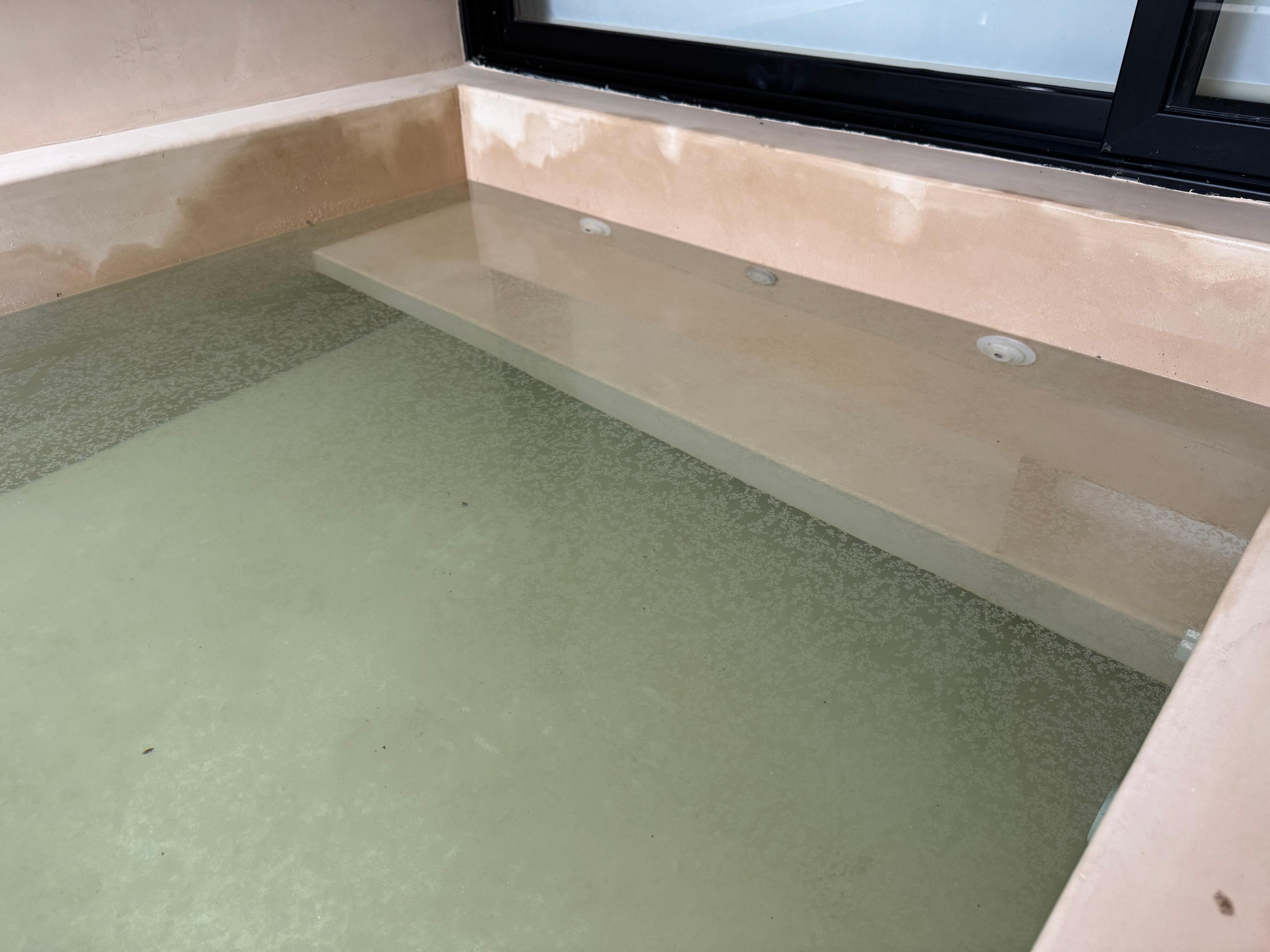 Le jacuzzi non fonctionnel .  