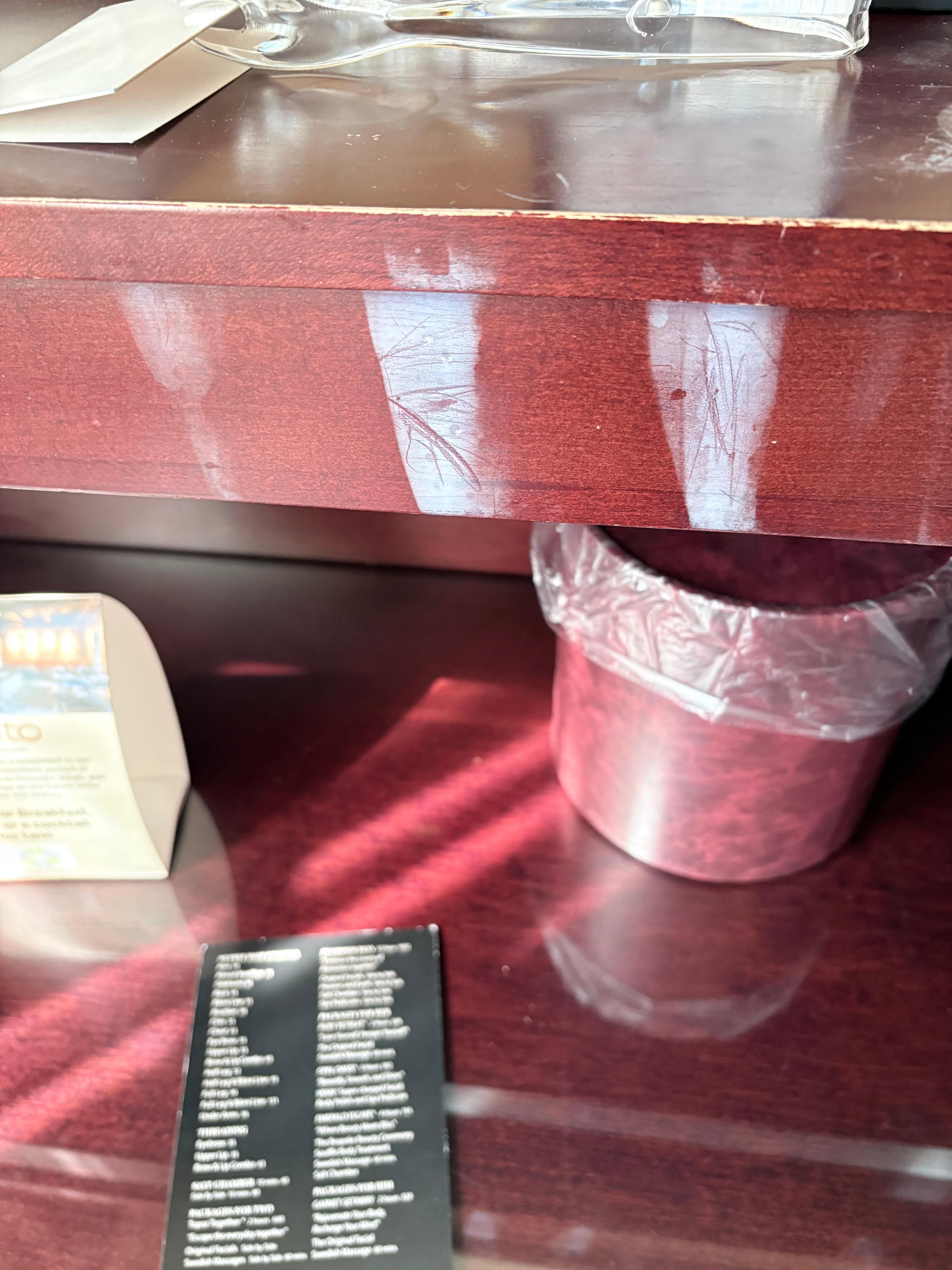 So worn this desk and for the money Insoent, I expected more.