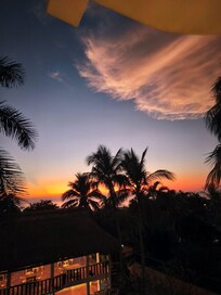 Atardecer desde el balcón del bungalow