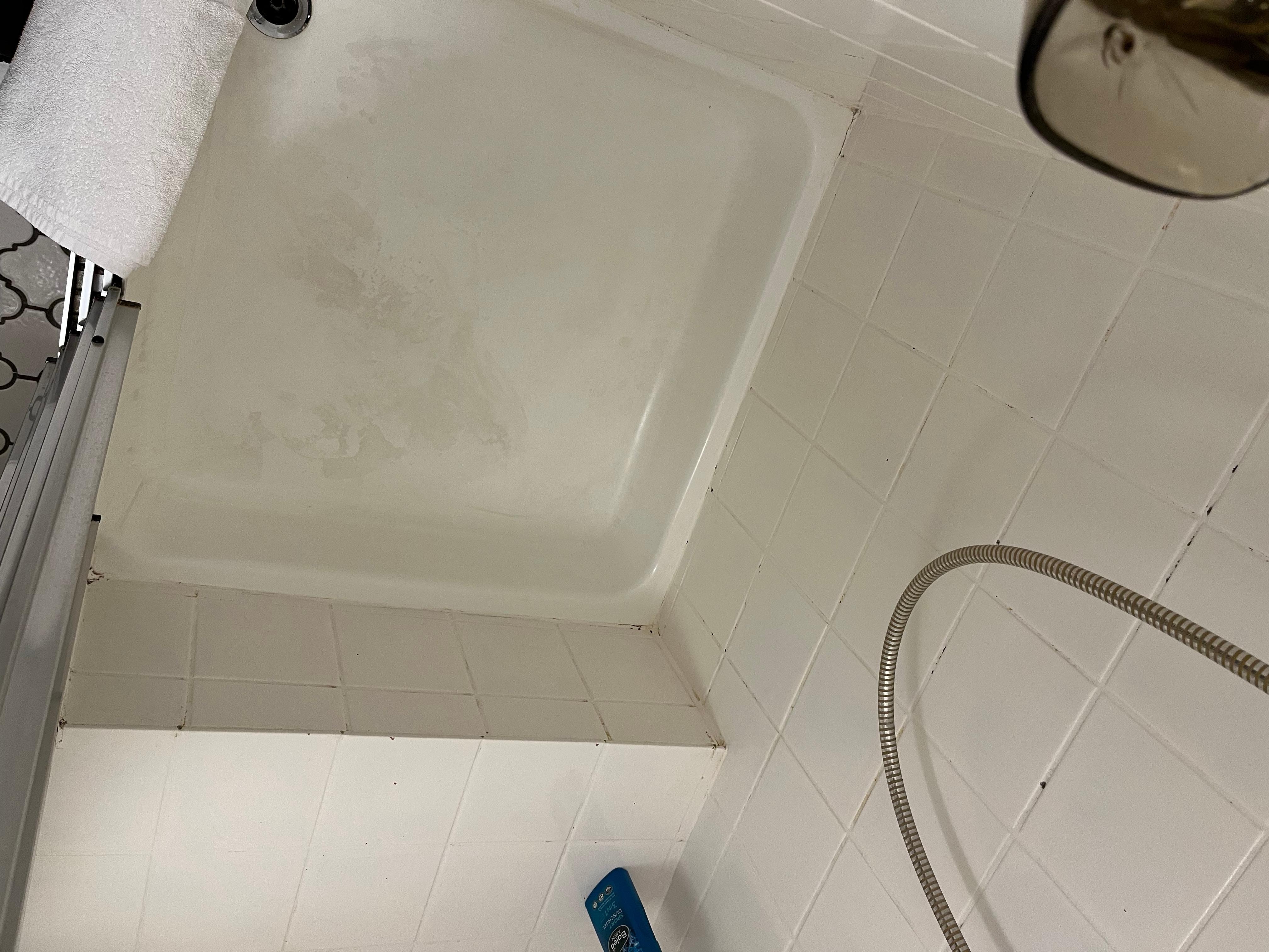 Duschwanne unansehnlich