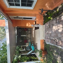 Pineapple Suite-private patio