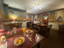 Breakfast room with beautiful Gettysburg painting on wall