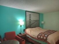 This was taken after our night's stay. But I was so impressed by the decor that I made the bed up (not professionally) in the morning to just take picture!