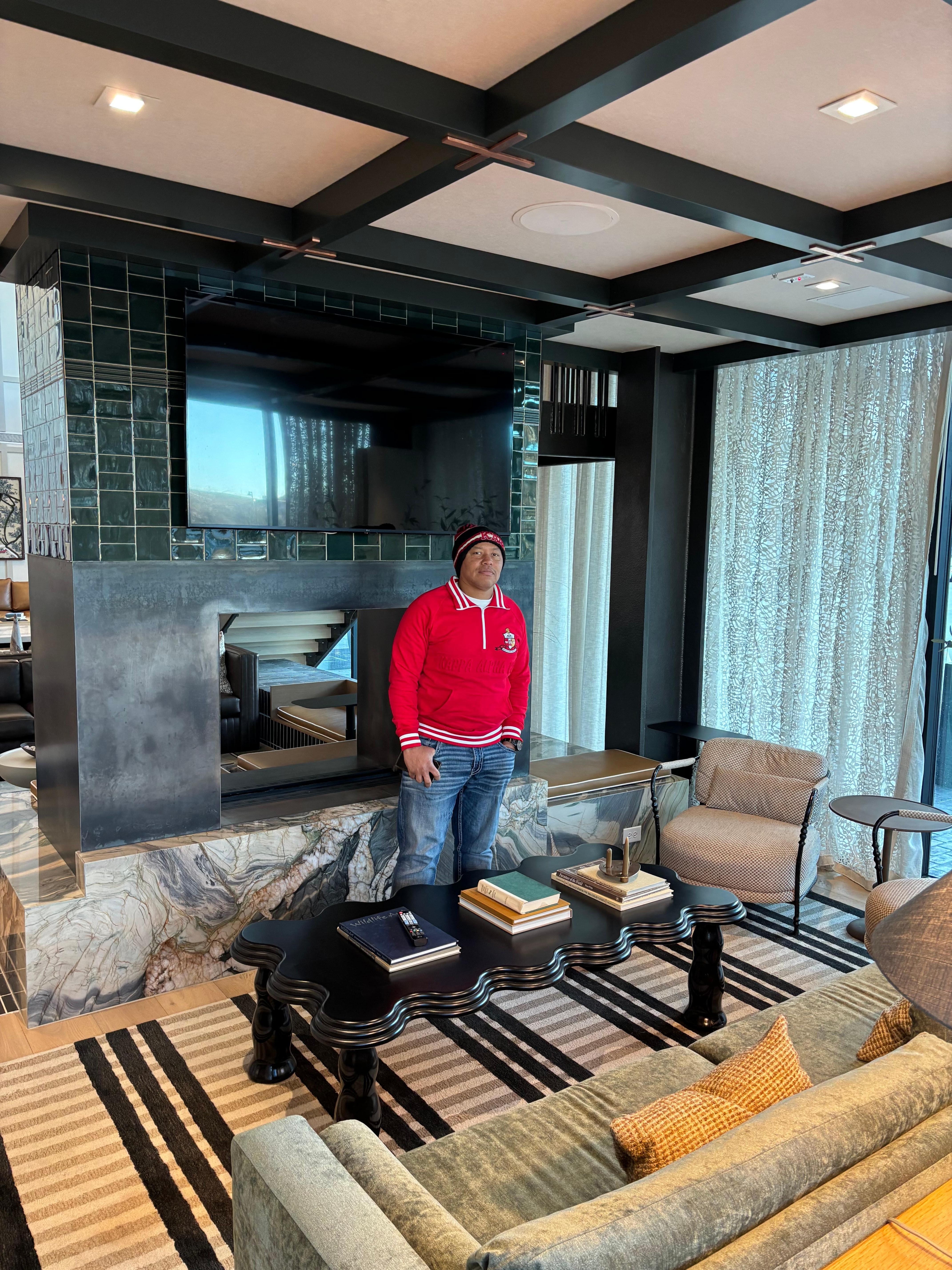 Cozy hotel lobby and they had another gathering area upstairs and outdoor patio but it was a little to cold to enjoy. 