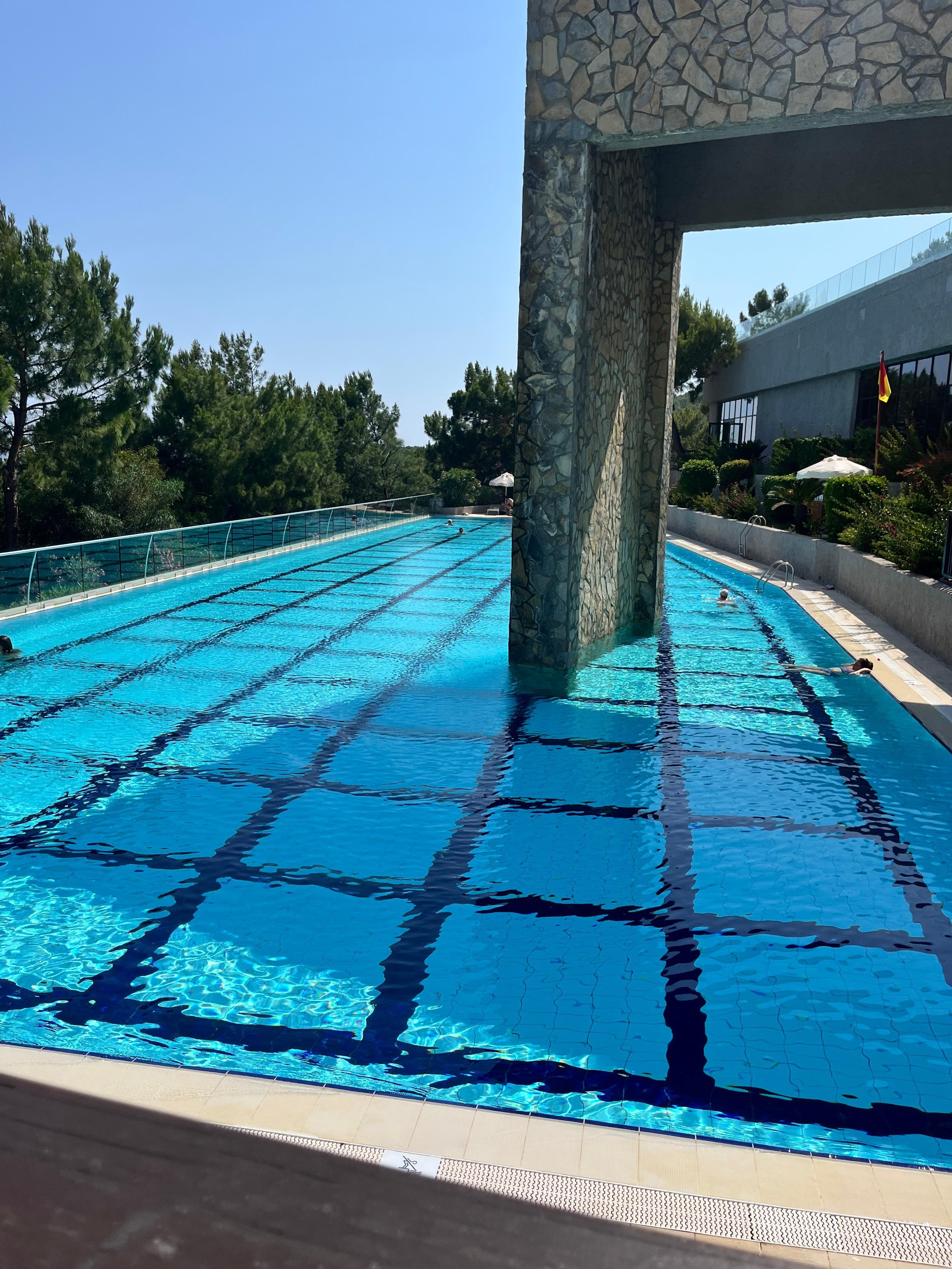 Quiet pool 50 metres