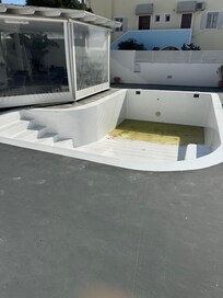 Pool with no water and not cleaned