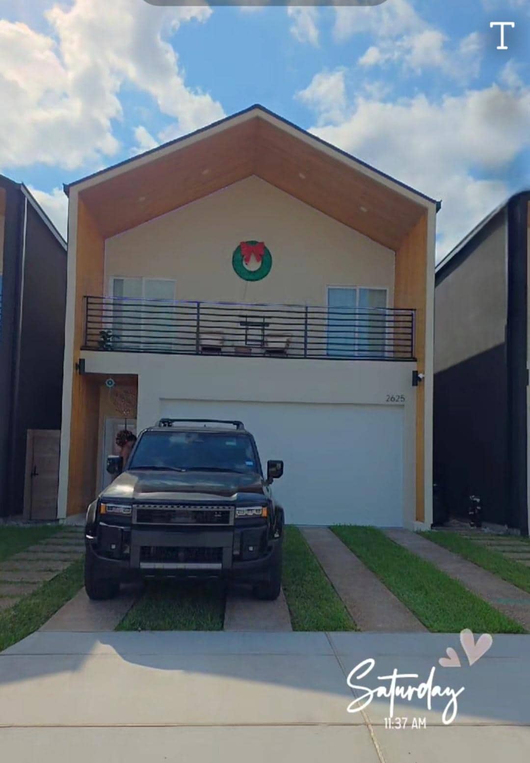 I absolutely love the exterior!!❤️ And the interior was stunning!! 😍