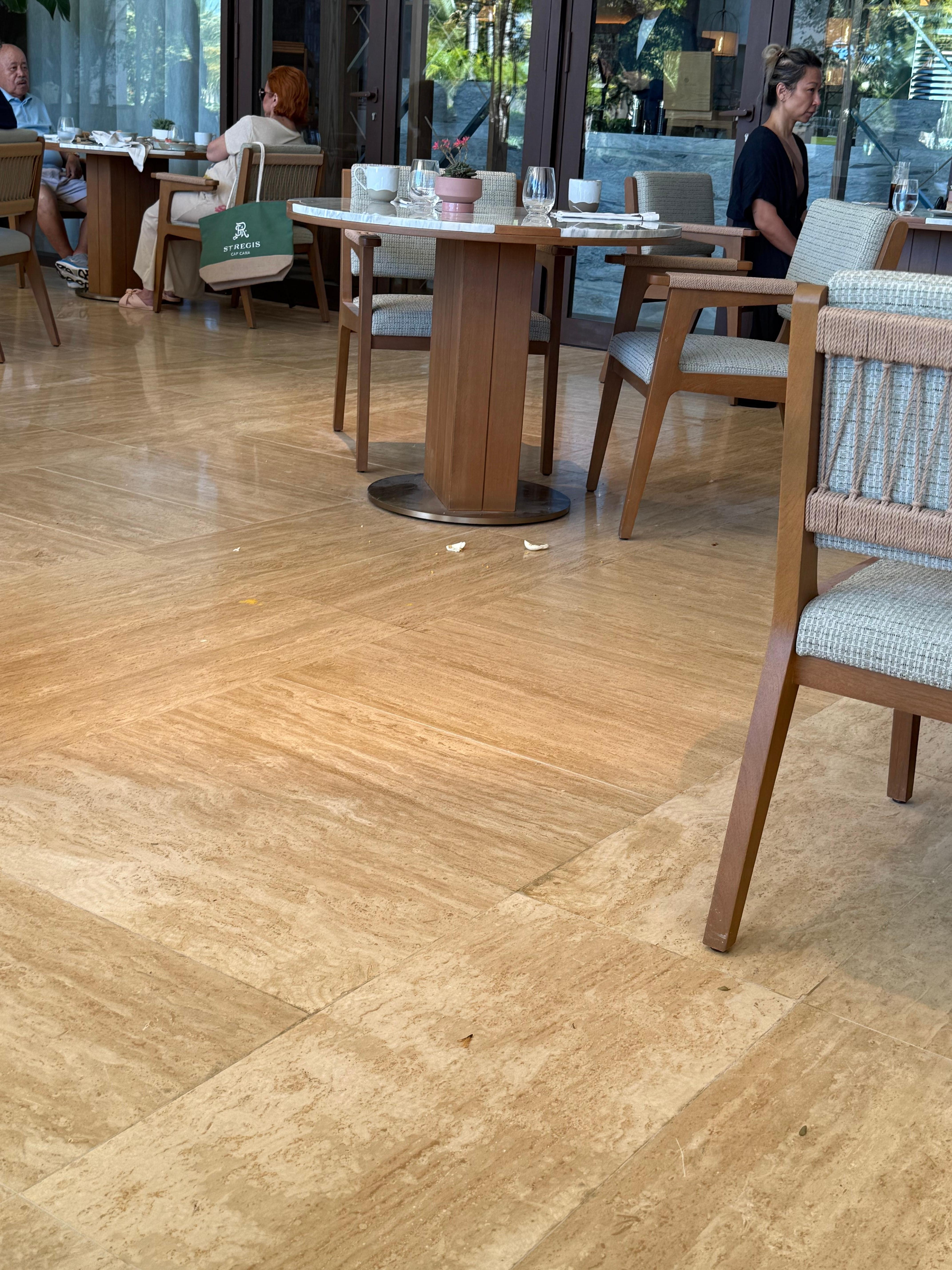 Too many staff members were idly standing around, gazing upward, instead of cleaning. It’s glaringly obvious—how can they repeatedly ignore this food on the floor for almost an hour?