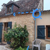 Abluftrohr der Sickergrube endet in kurzer Entfernung zum Schlafzimmerfenster mit extrem starker Geruchsbelästigung