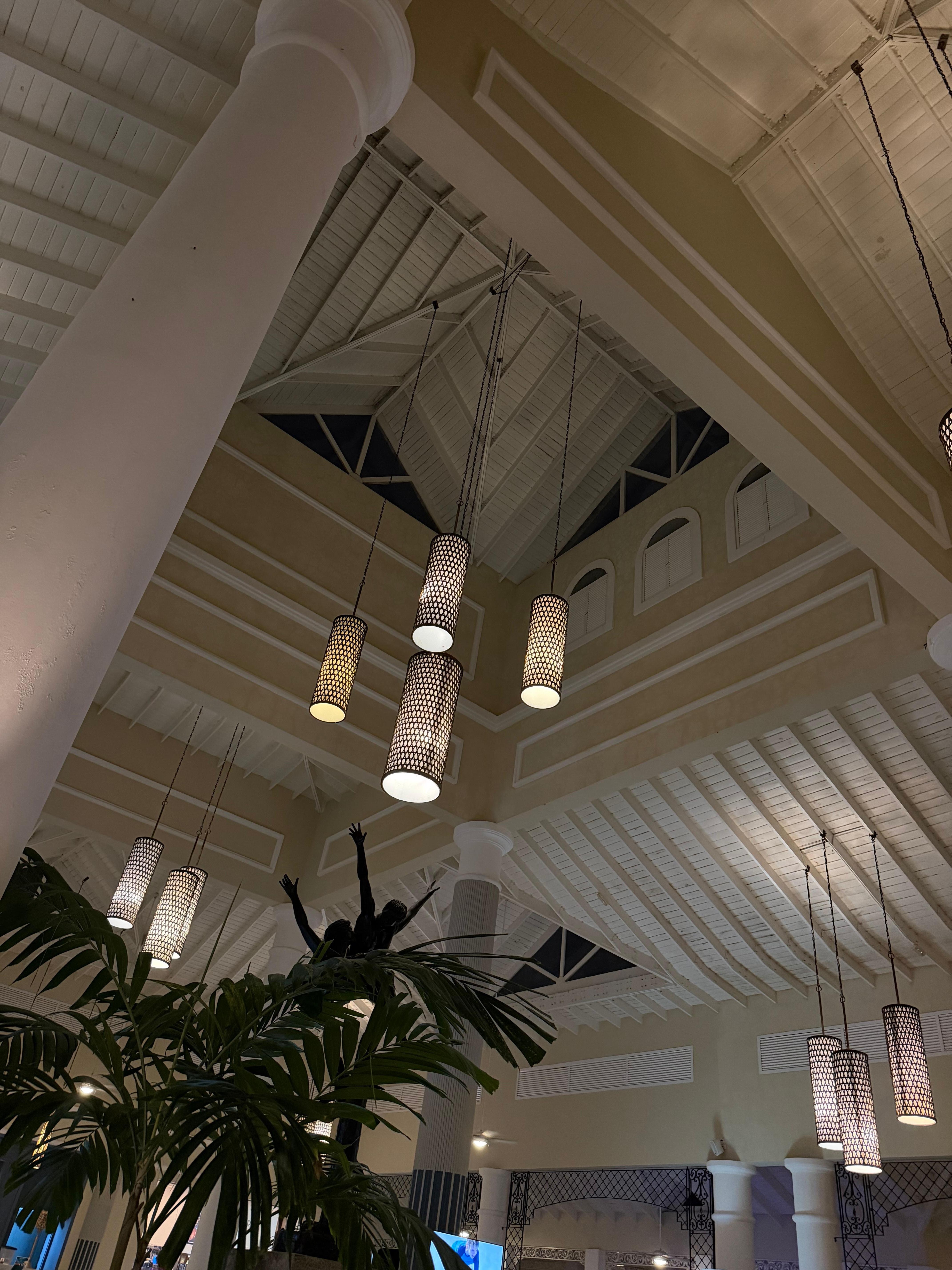 Aquamarine main lobby and bar area