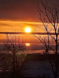 Lever du soleil sur le fleuve 16 Fev 2026 7:01AM