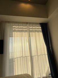 太陽の光が入るとても良いお部屋でした。