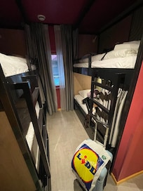 6-bed mixed (gender) shared room