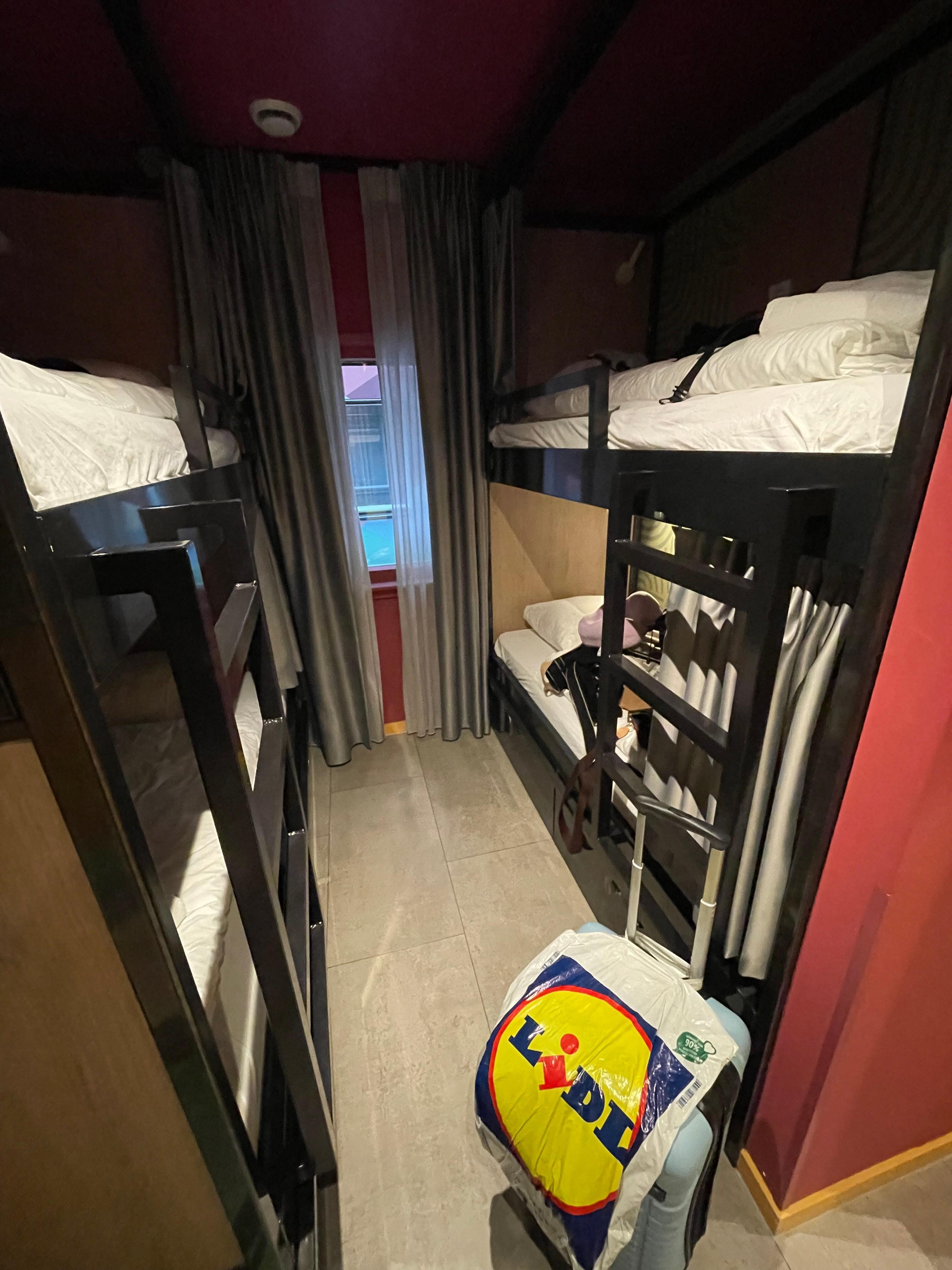 6-bed mixed (gender) shared room
