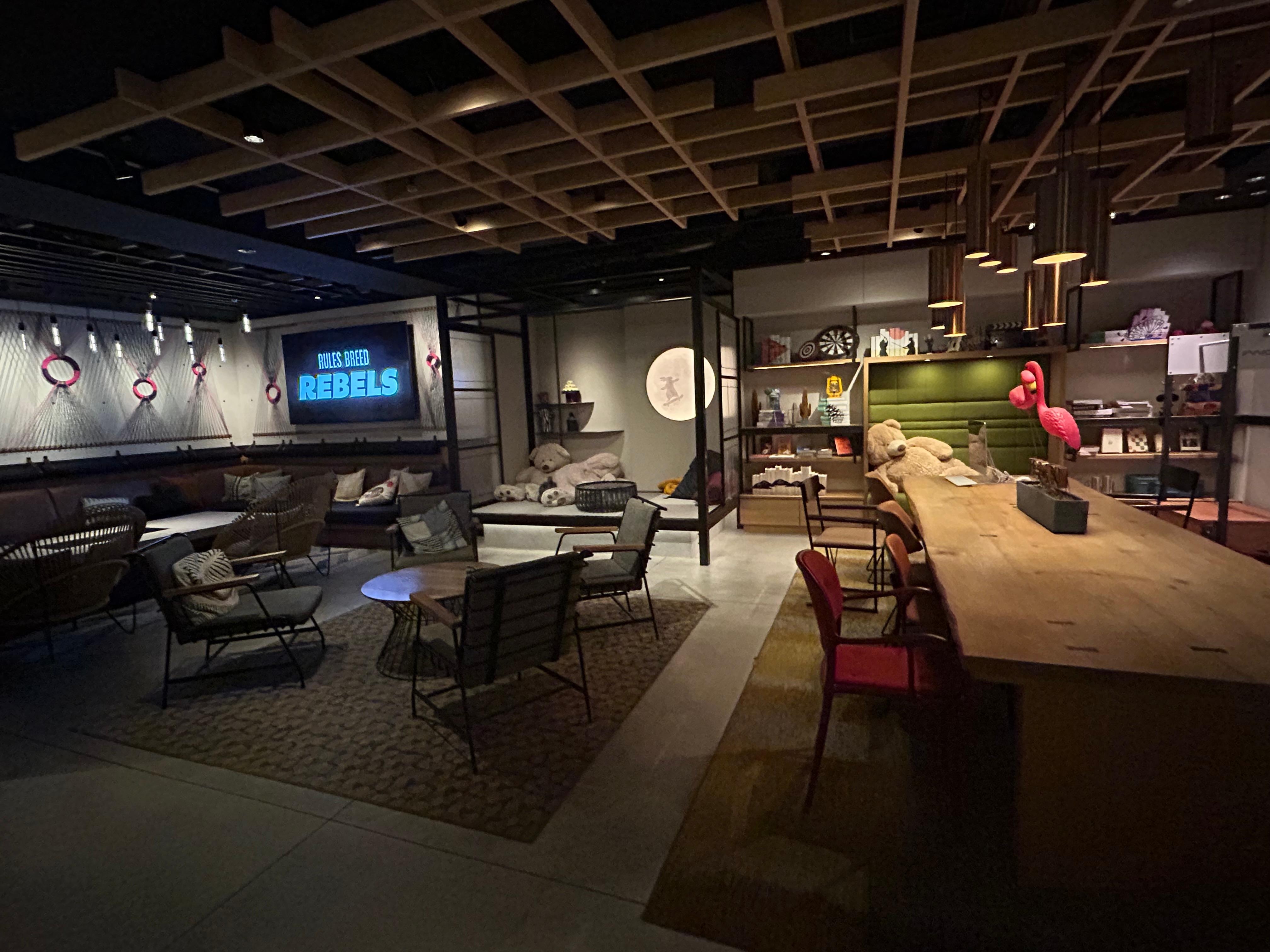 ロビー、休憩スペース