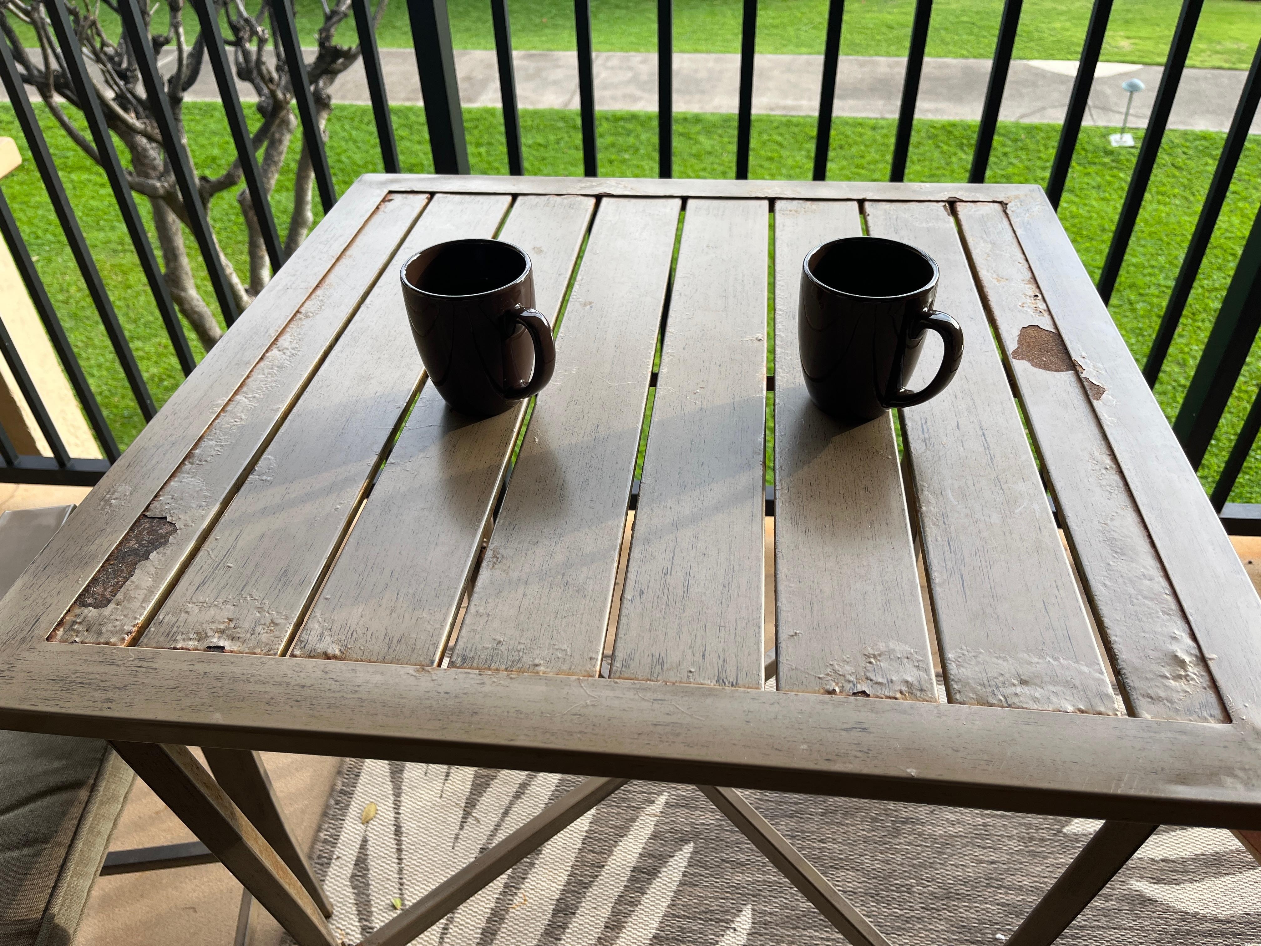 Note rust and lifting paint.