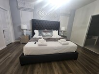 Master king bedroom on the 1st floor