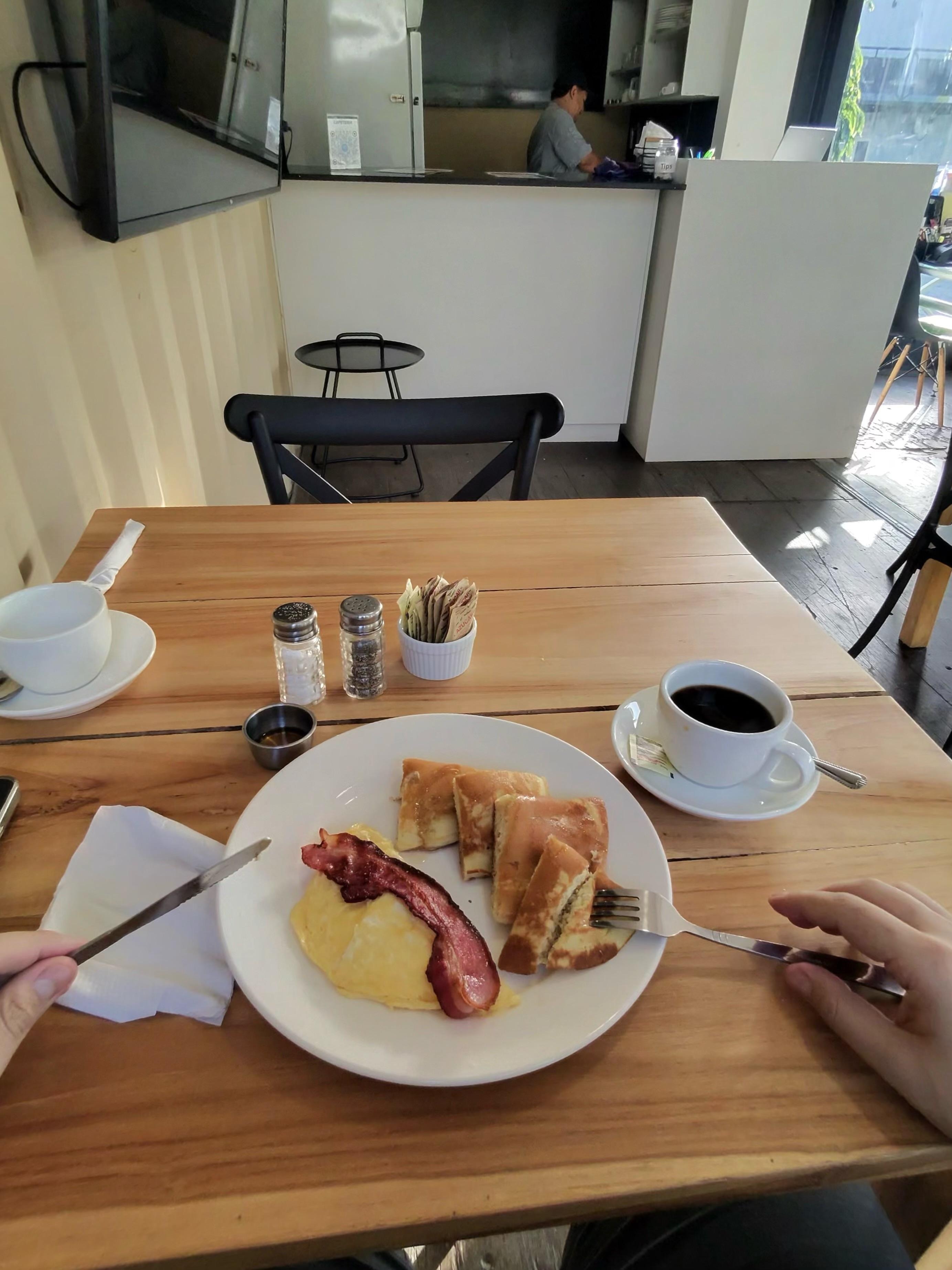 Desayuno incluido a escoger de 4 opciones.