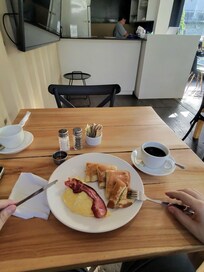 Desayuno incluido a escoger de 4 opciones.