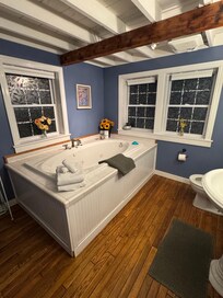 Jetted tub in main level