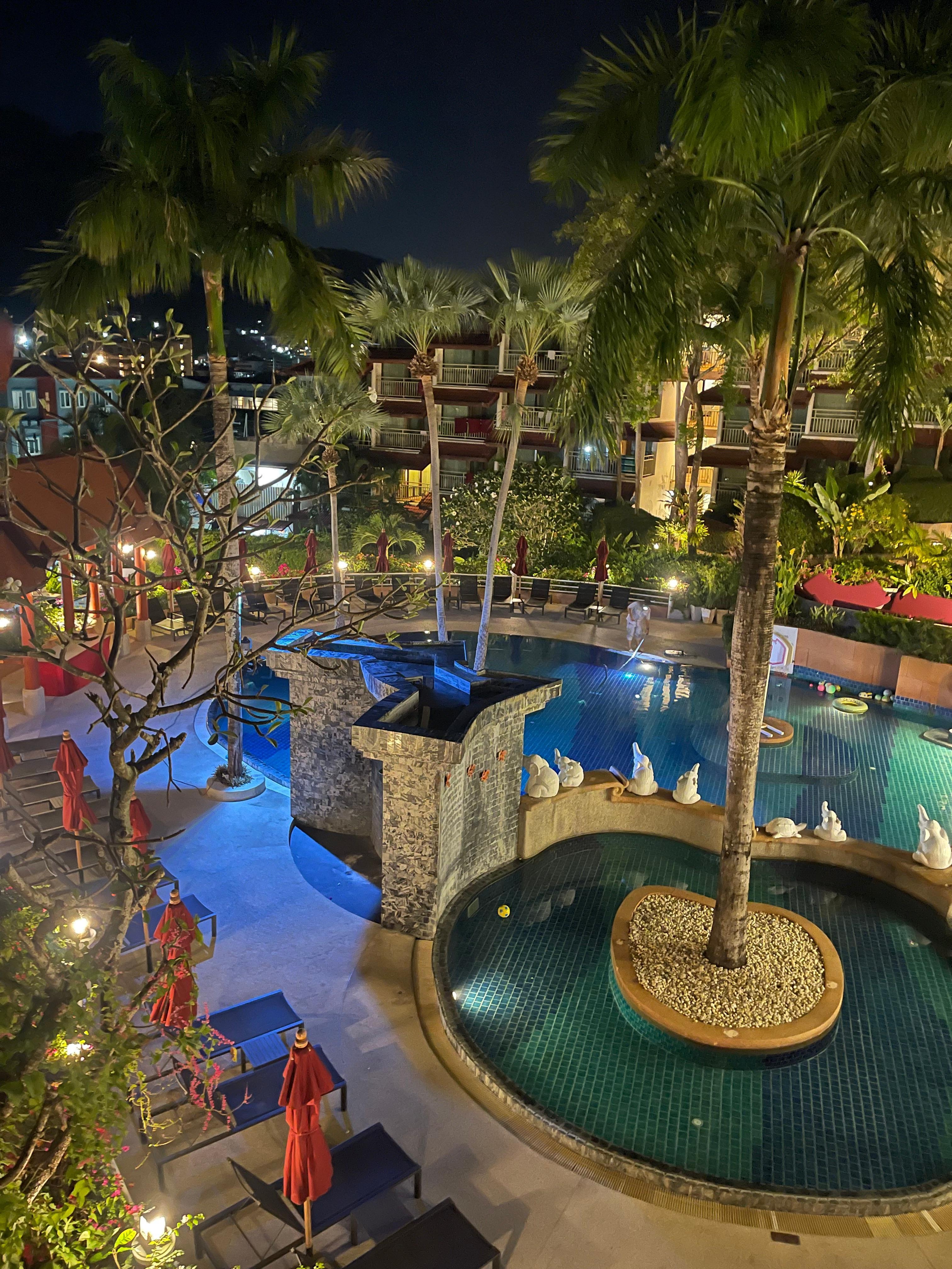 Aften billed af poolområde