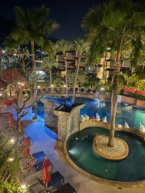 Aften billed af poolområde