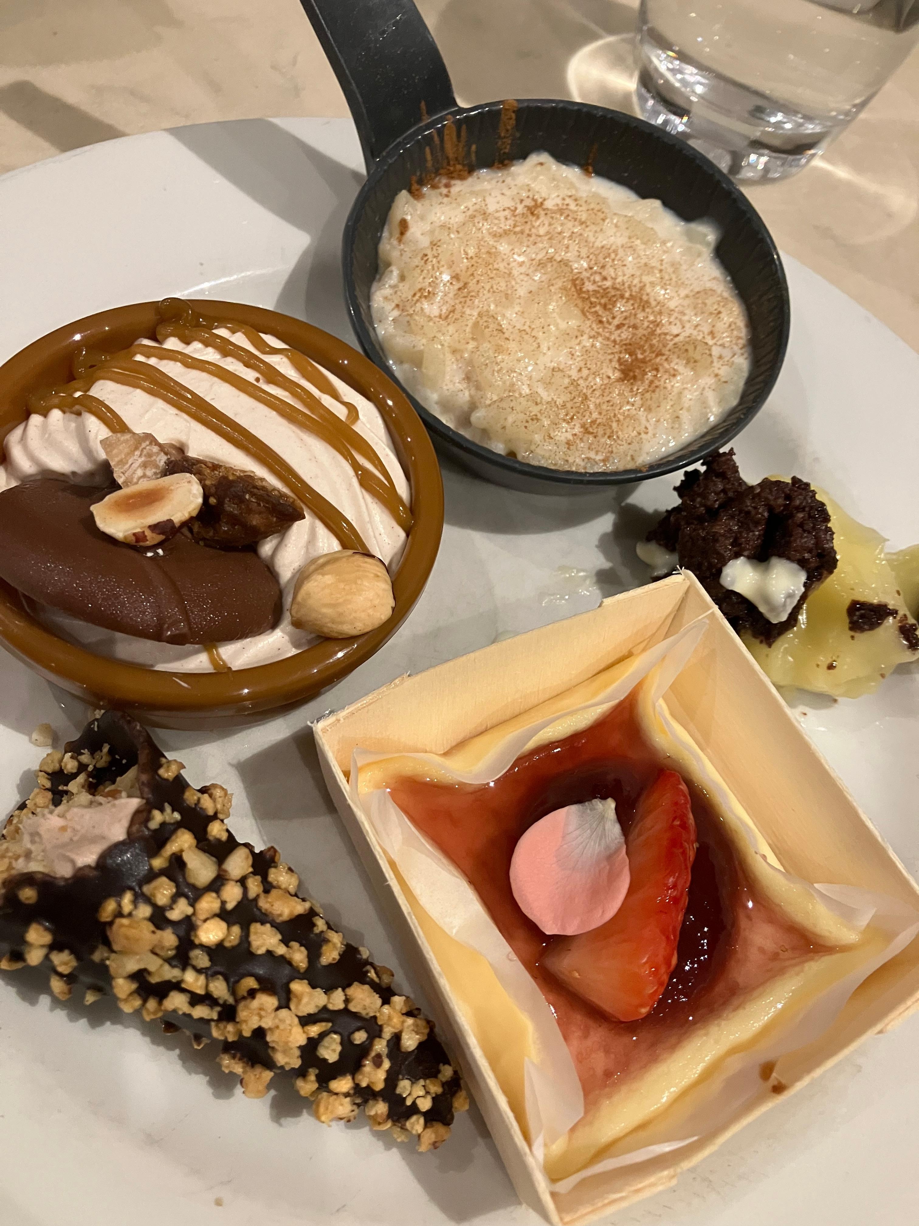 The deserts in the buffet 