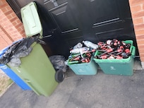 Rubbish in front of the house. Only the green bin was emptied after almost a week.