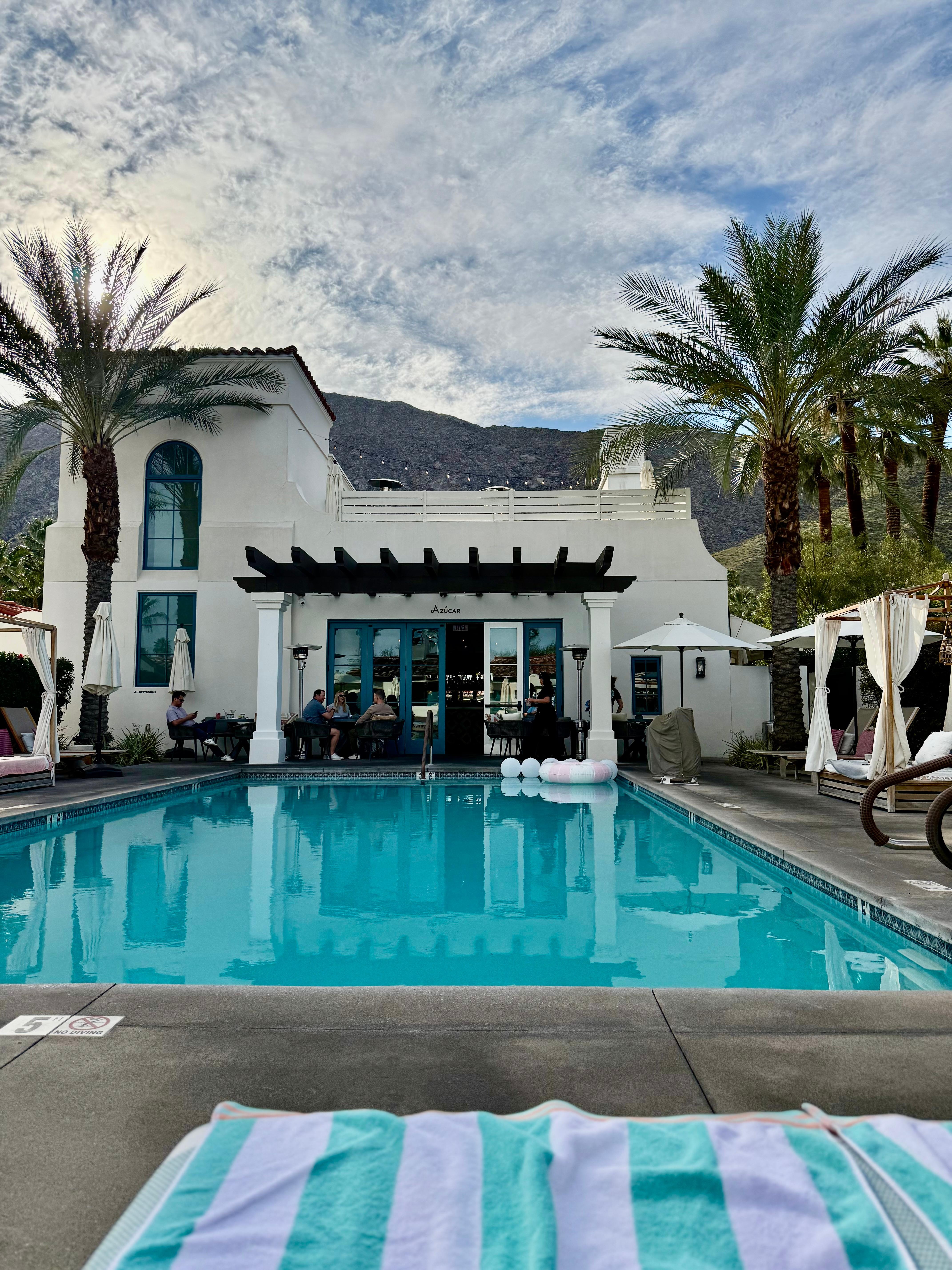 Pool and bar/restaurant 