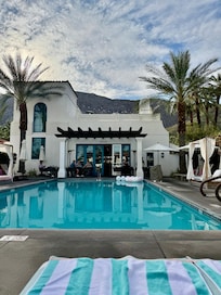 Pool and bar/restaurant