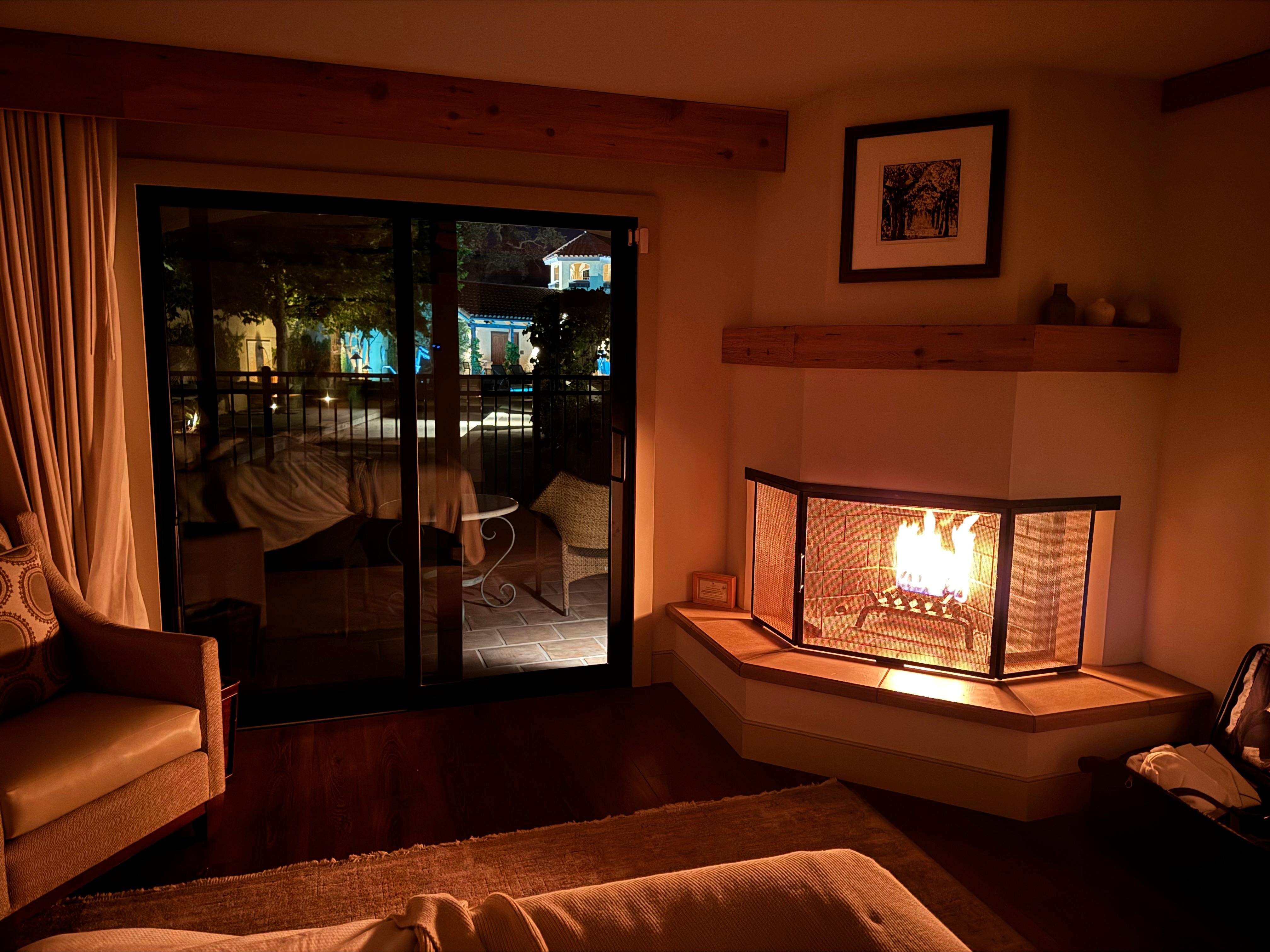 Cozy room with fireplacr