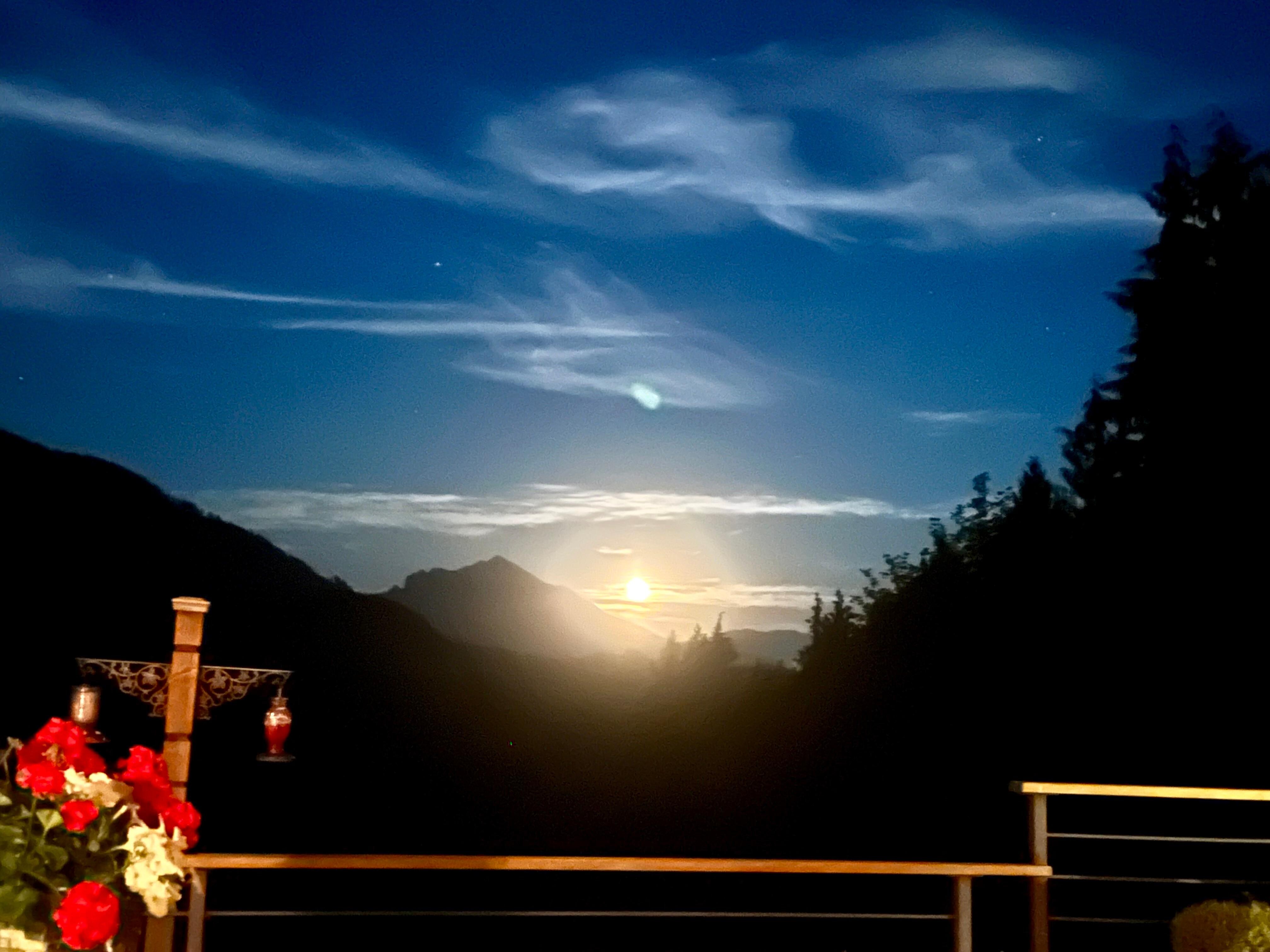 Moonrise at 10pm