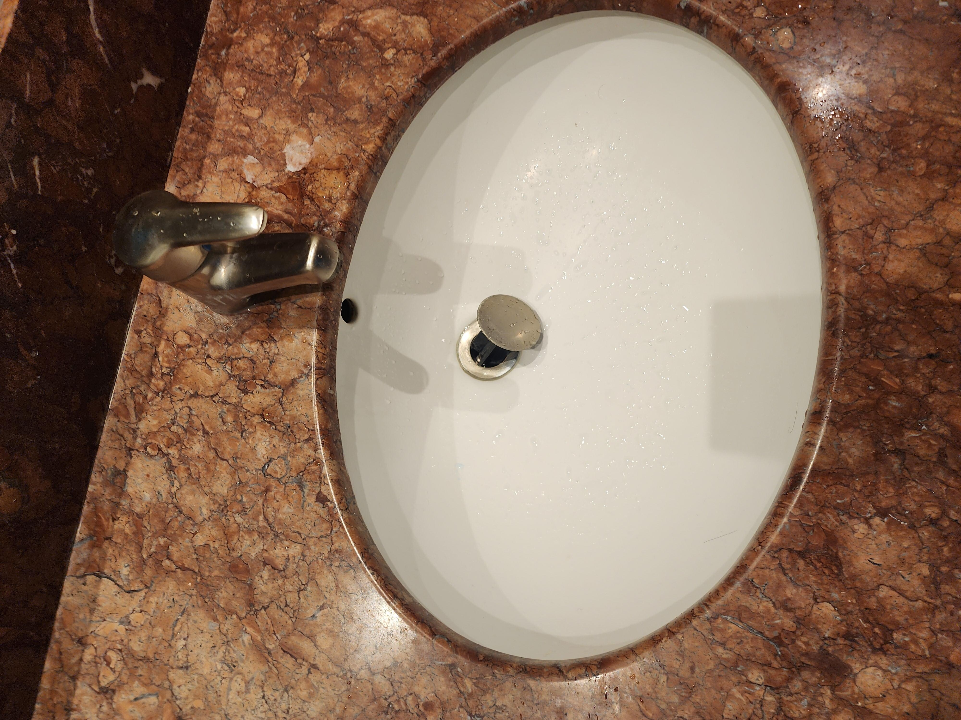 Tapón del lavabo no sirve.