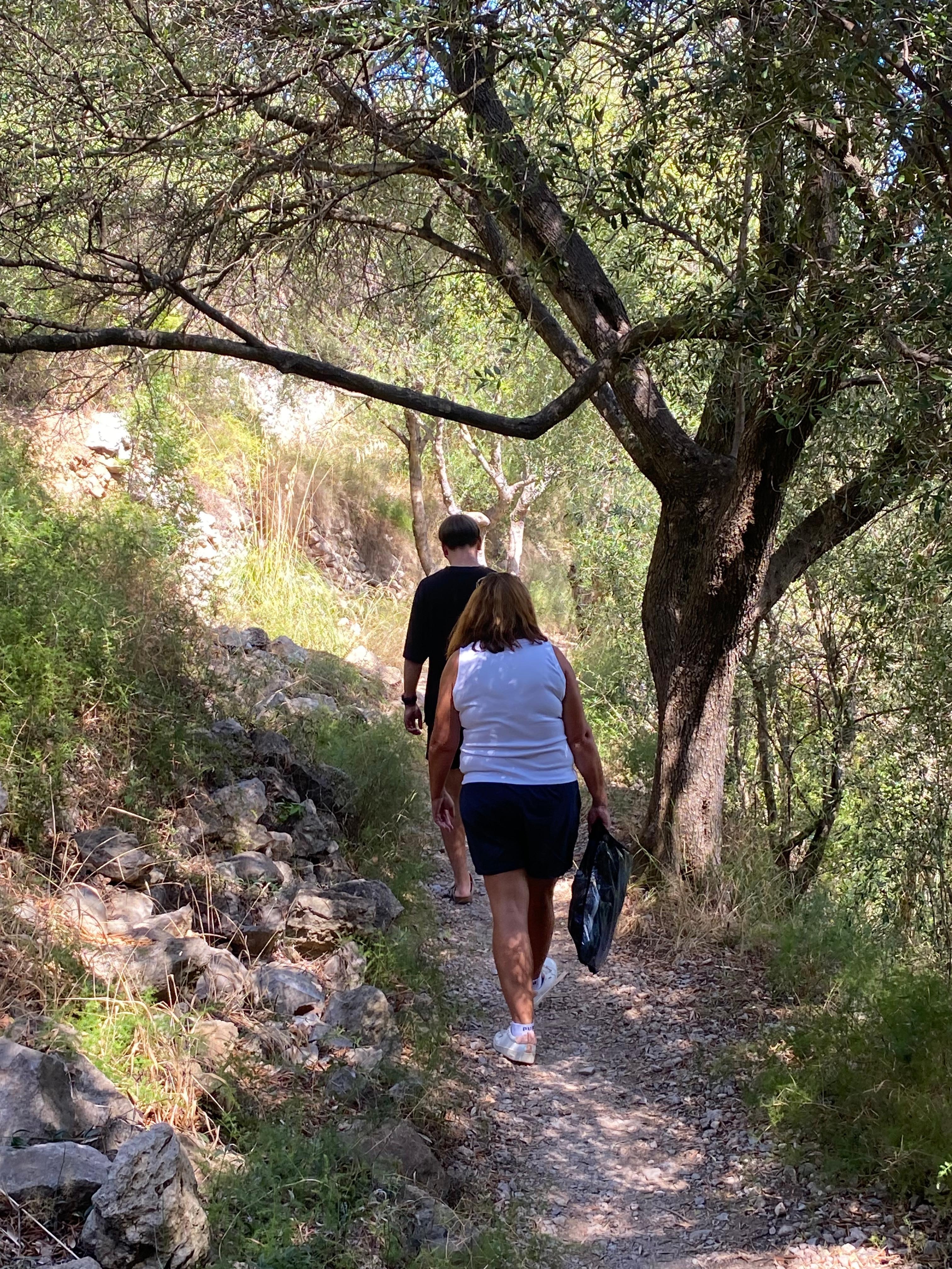 The walk to the beach 