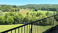 La vallée avec son village troglodyte