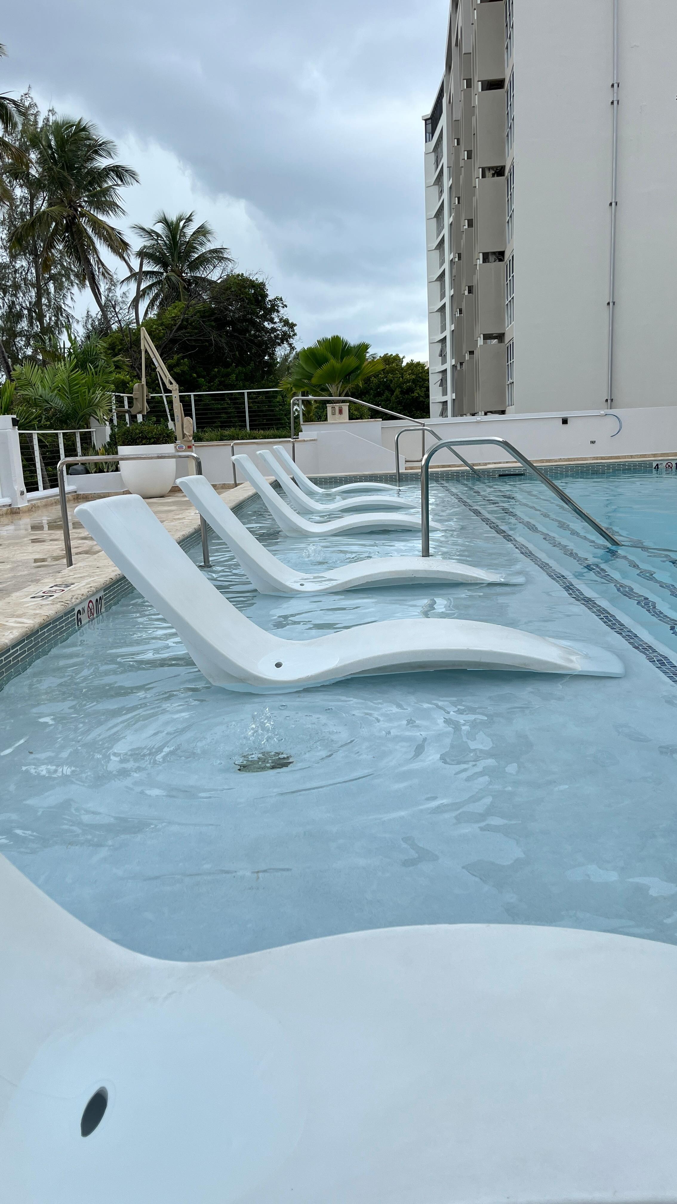 Pool Side Hilton Gaeden Inn