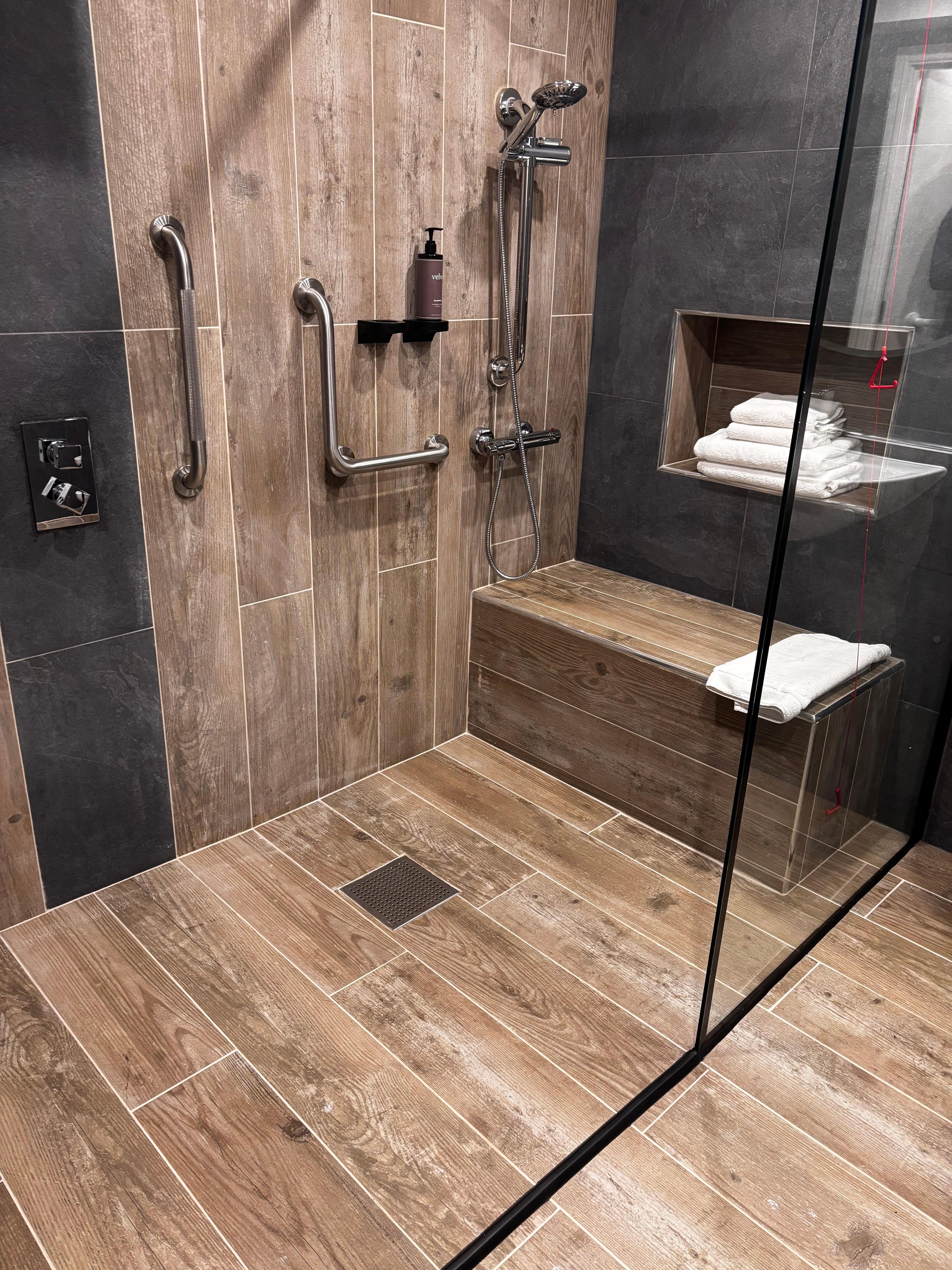 Nice wet room, rubbish “smart” tap