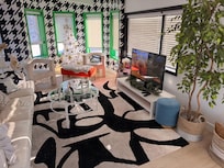 very trendy, coffee table, nice for chistmas since they had some christmas decorations