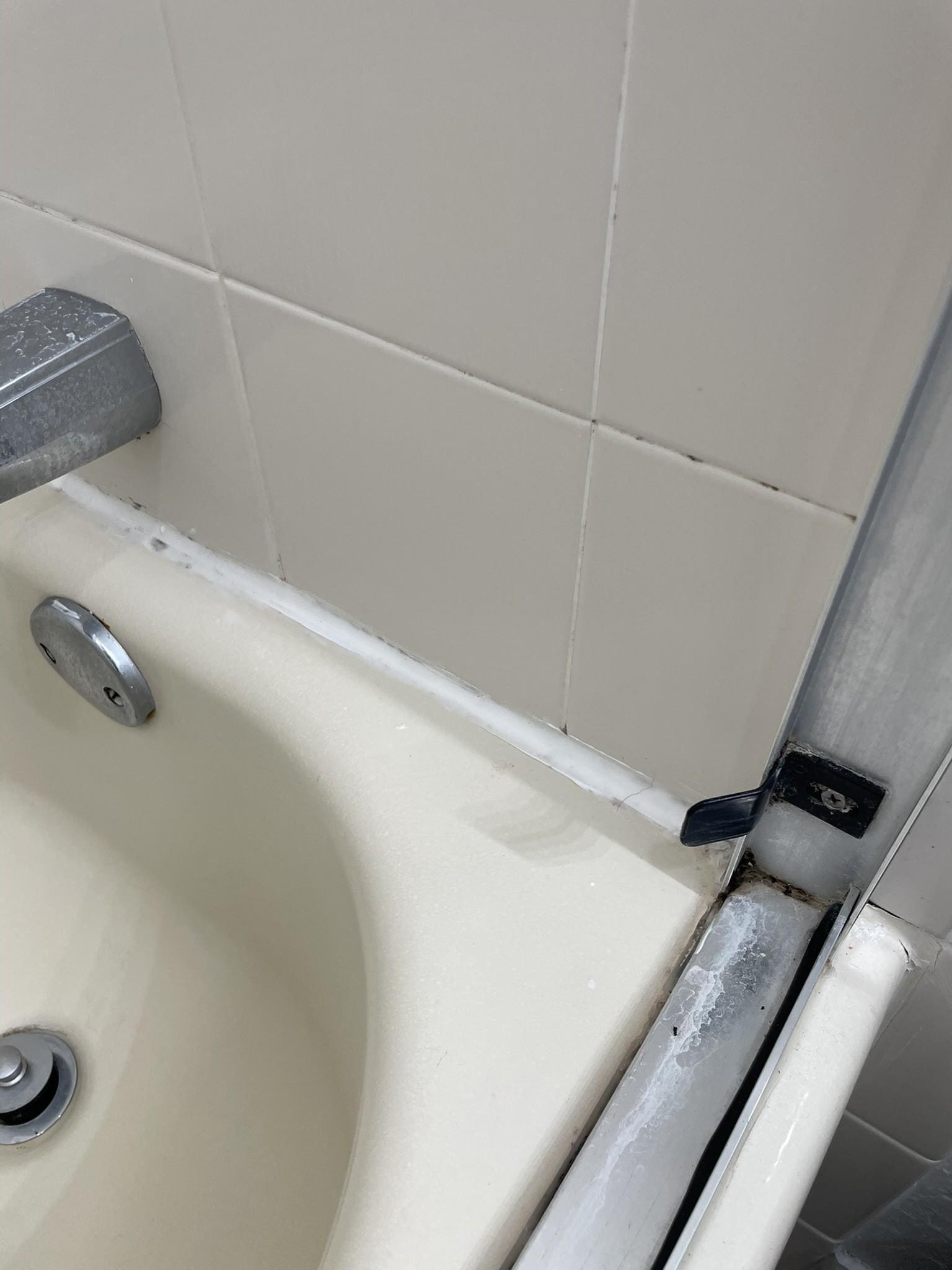 very dirty corners and lines