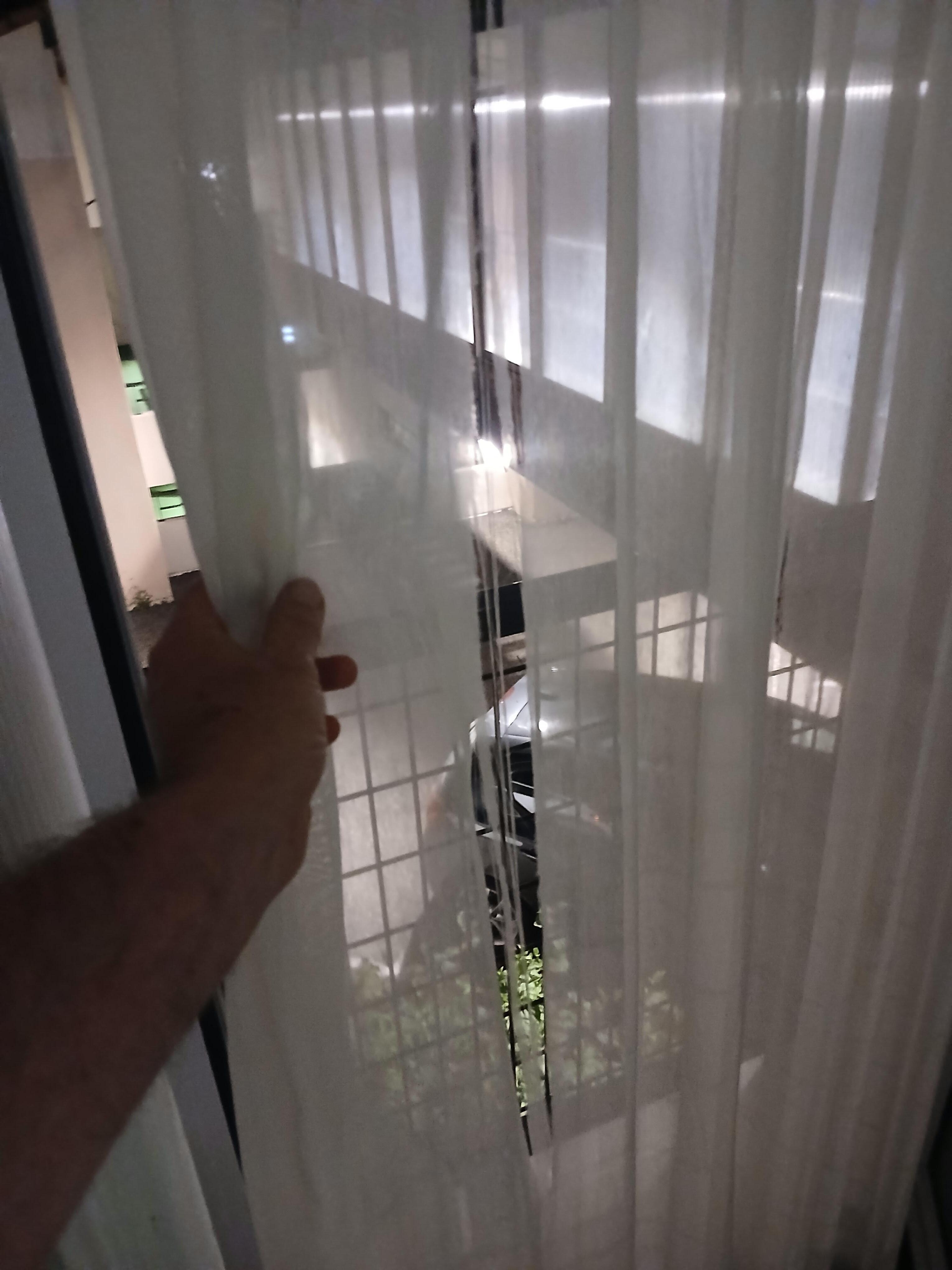 le rideau de la porte fenêtre !! 