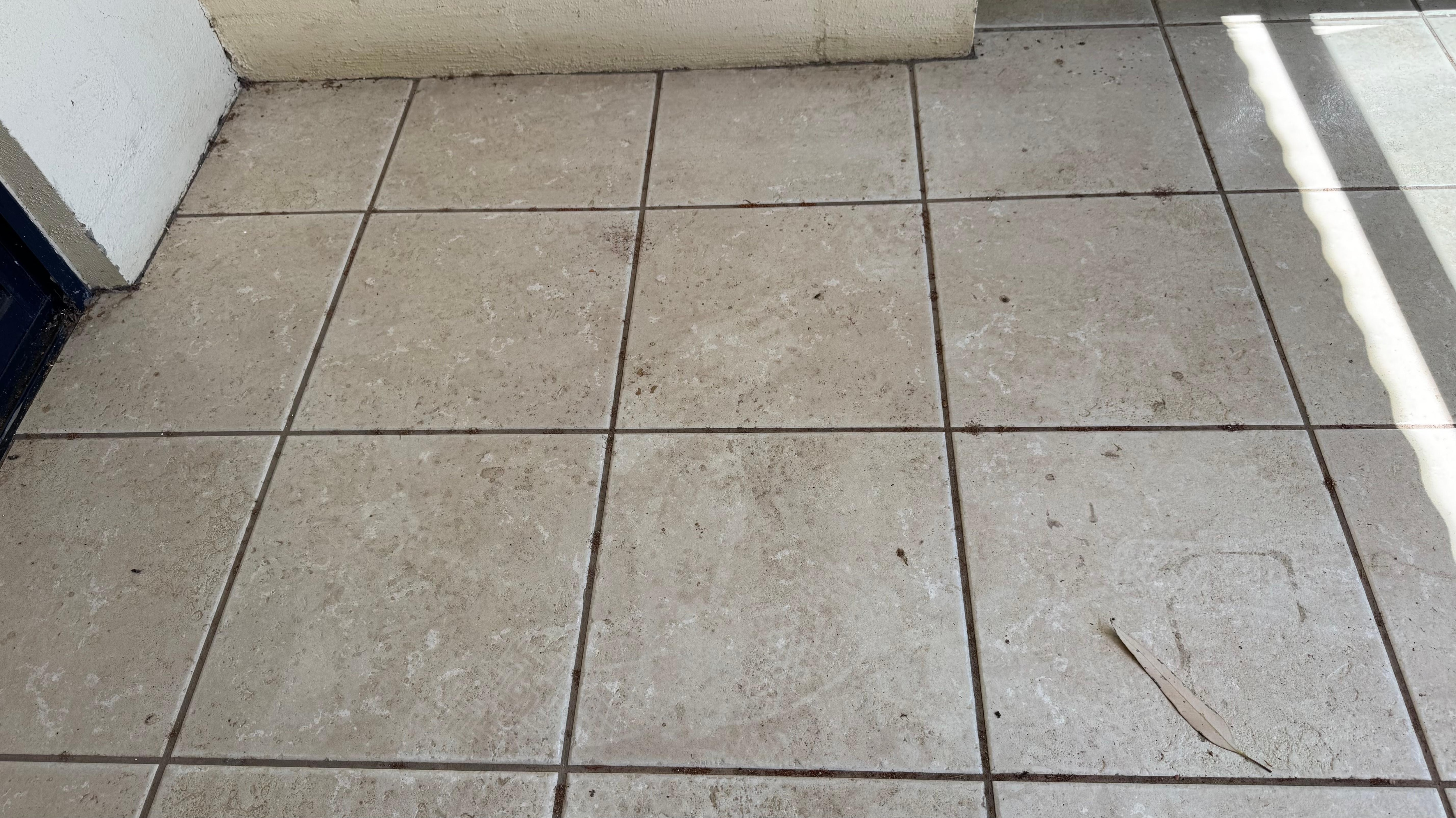 Balkon sehr schmutzig 