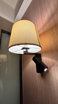 床頭燈兼閱讀燈