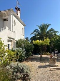 The house & garden
